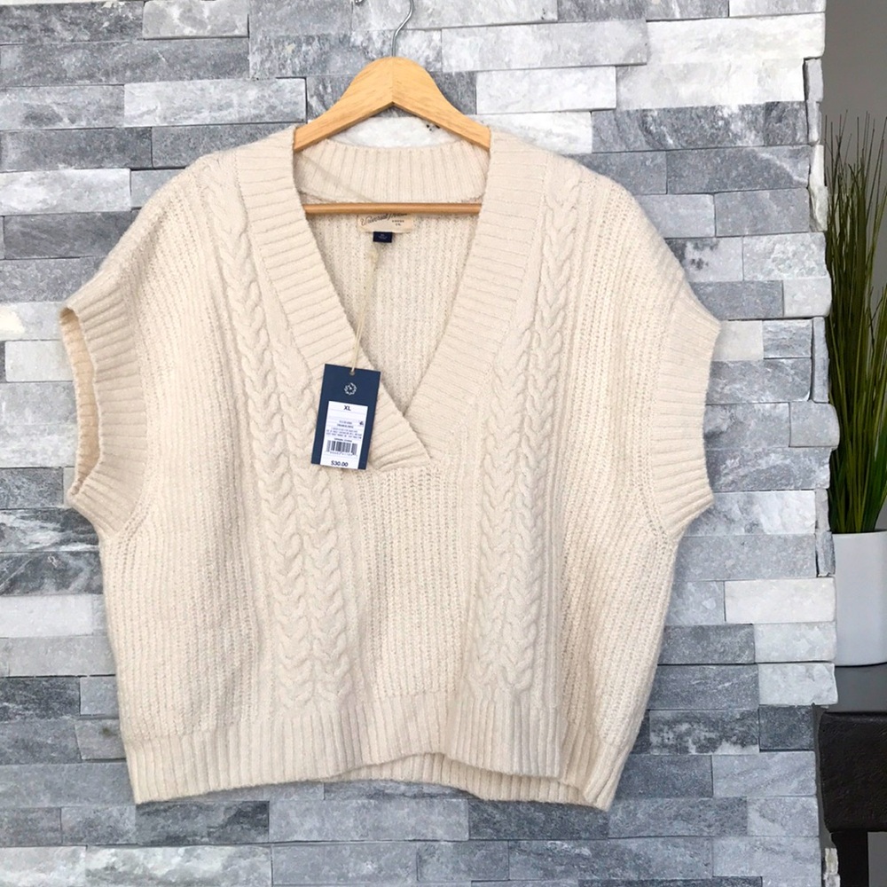 Universal Thread Cream Cable Knit Sweater